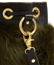 画像をギャラリービューアに読み込む, Drawstring Shearling Bag with 2 Way Shoulder Strap - L / Olive Shearling & Black - (ki:ts)