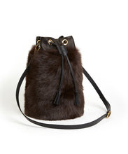 画像をギャラリービューアに読み込む, Drawstring Shearling Bag with 2 Way Shoulder Strap - L / Brown Shearling & Black - (ki:ts)