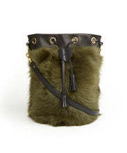 画像をギャラリービューアに読み込む, Drawstring Shearling Bag with 2 Way Shoulder Strap - L / Olive Shearling & Black - (ki:ts)