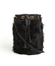 画像をギャラリービューアに読み込む, Drawstring Shearling Bag with 2 Way Shoulder Strap - L / Black Shearling & Black - (ki:ts)