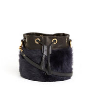 画像をギャラリービューアに読み込む, Drawstring Shearling Bag with 2 Way Shoulder Strap - S / Navy Shearling & Black - (ki:ts)