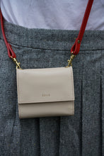 画像をギャラリービューアに読み込む, Contrast Wallet / Cafe Latte - Cherry Red - (ki:ts)