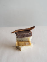 画像をギャラリービューアに読み込む, Vetiver + Olive soap - harvest